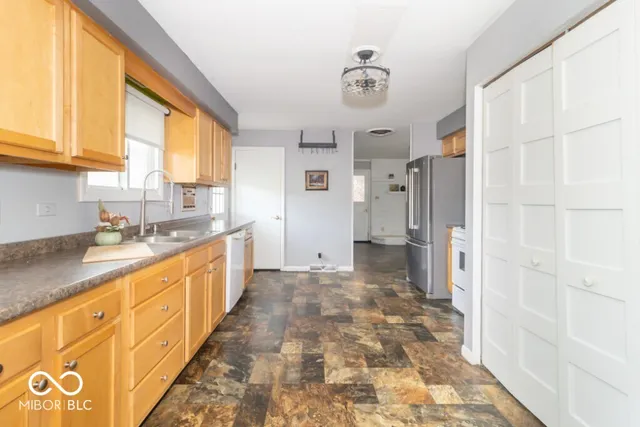 $239,900 | 732 East County Road 300 South, New Castle, IN 47362