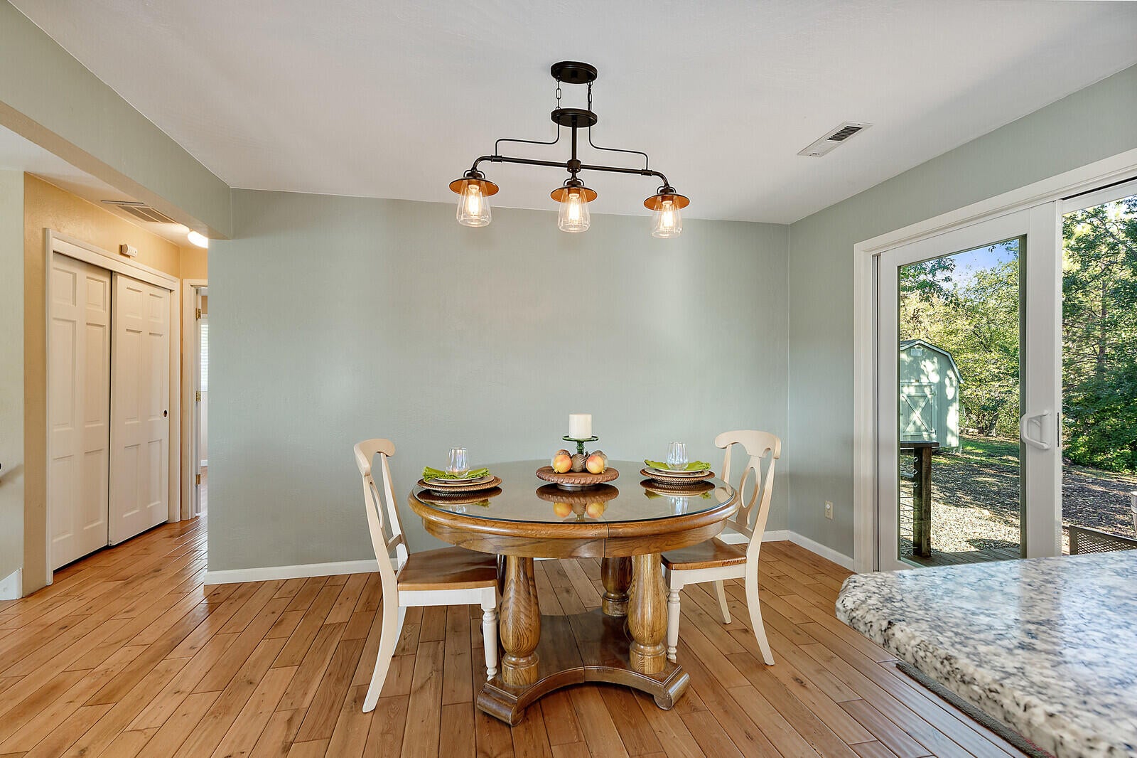 1477 Worthington Road Eagle Point, OR 97524 - Photo 18 of 65 20-Dining Room