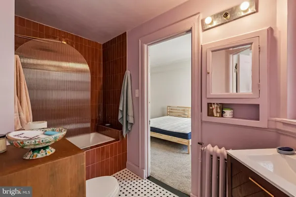 a en suite bathroom with a sink and a mirror