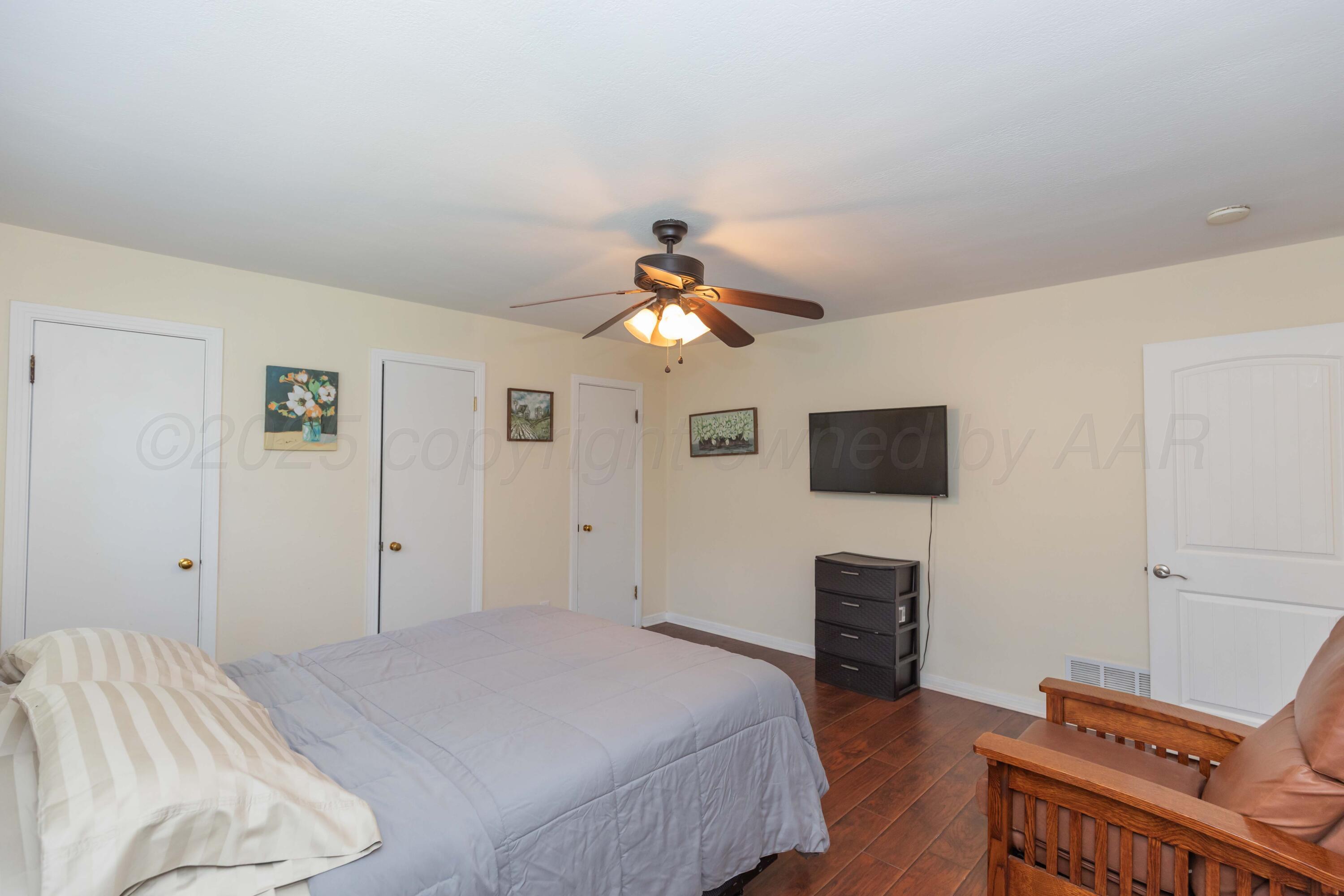 Amarillo Sunset Portfolio Amarillo, TX 79109 - Photo 220 of 279 a bedroom with a bed and a flat screen tv