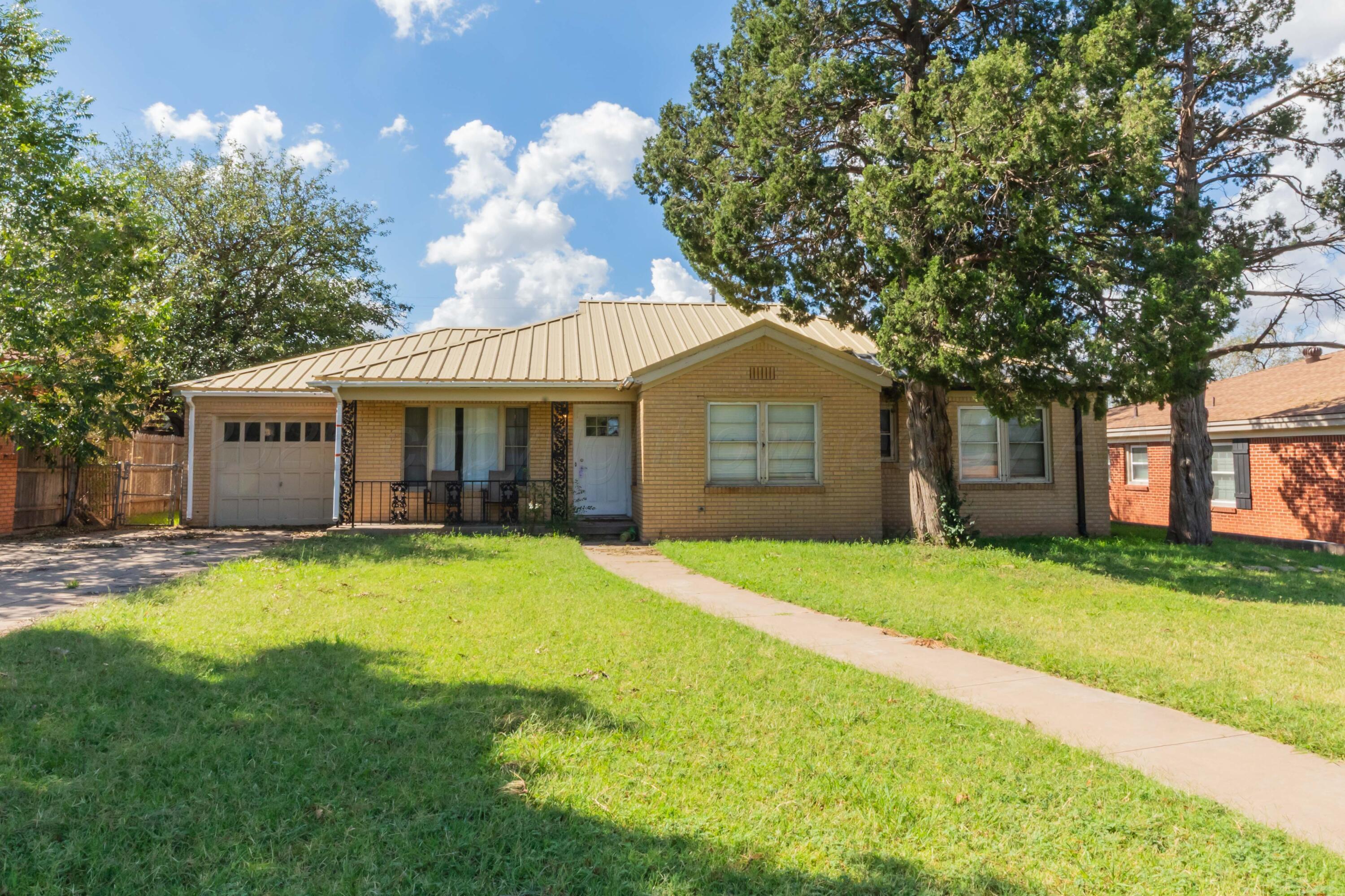 Amarillo Sunset Portfolio Amarillo, TX 79109 - Photo 71 of 279 a front view of a house with a garden and trees