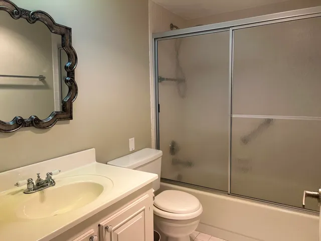 $1,725 | 4501 Martinique Way, Unit F2, Coconut Creek, FL 33066