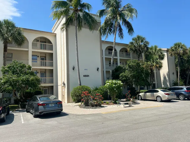 $1,725 | 4501 Martinique Way, Unit F2, Coconut Creek, FL 33066