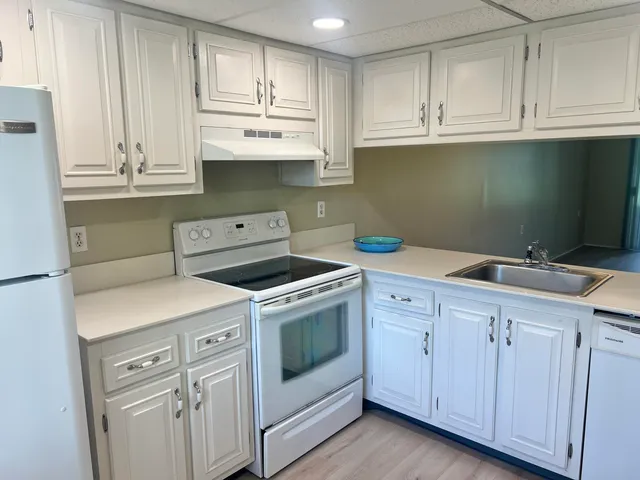 $1,725 | 4501 Martinique Way, Unit F2, Coconut Creek, FL 33066