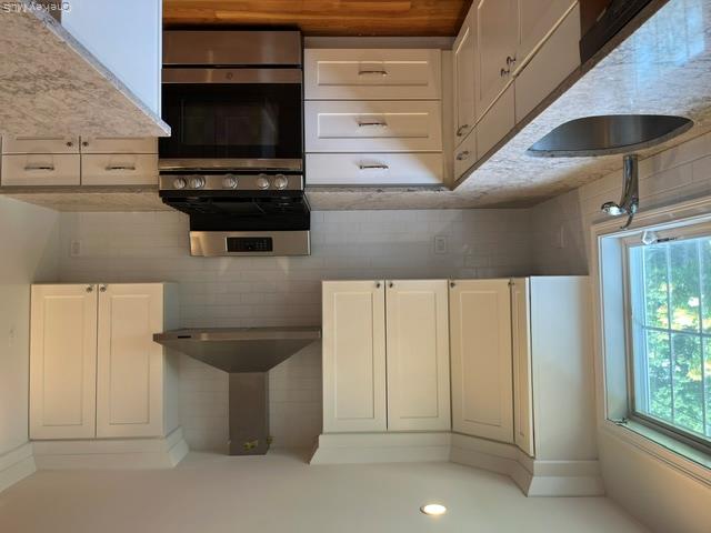 54 Ashwood Road, Unit B Port Washington, NY 11050 - Photo 5 of 22