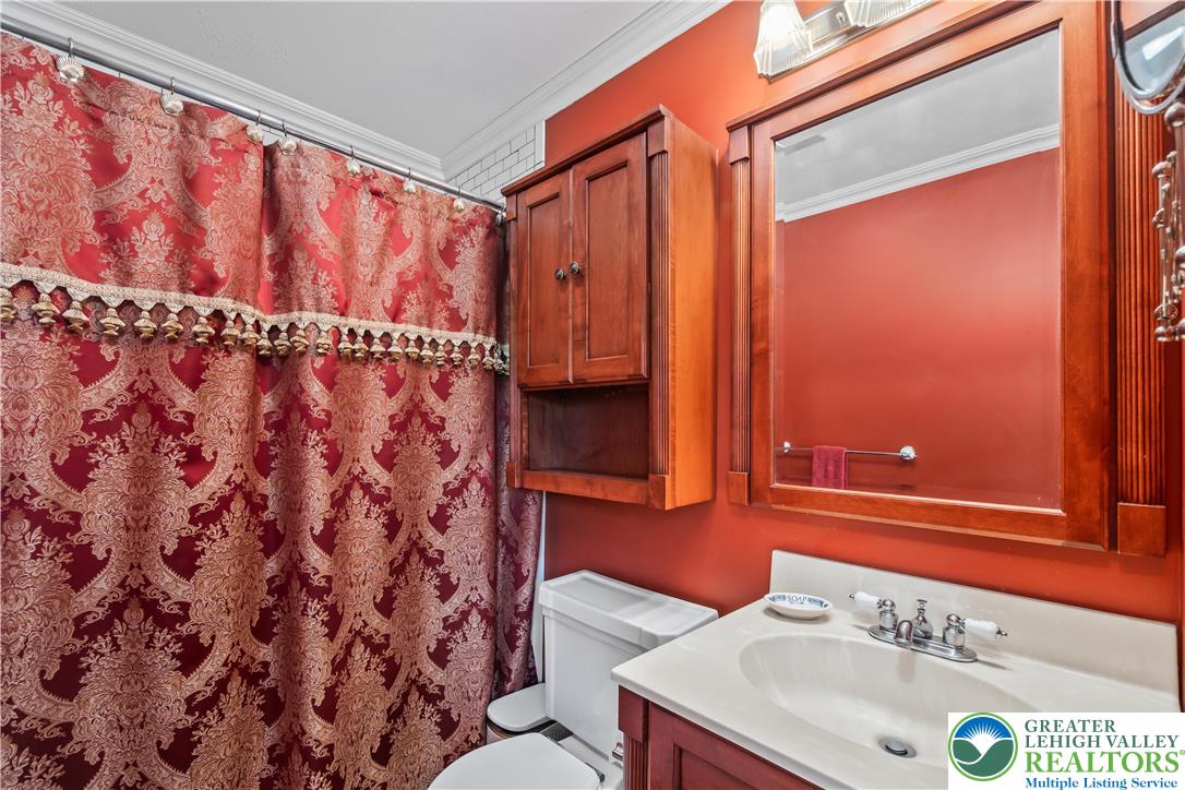 1072 5 Points Richmond Road Bangor, PA 18013 - Photo 41 of 66 a bathroom with a sink and a mirror