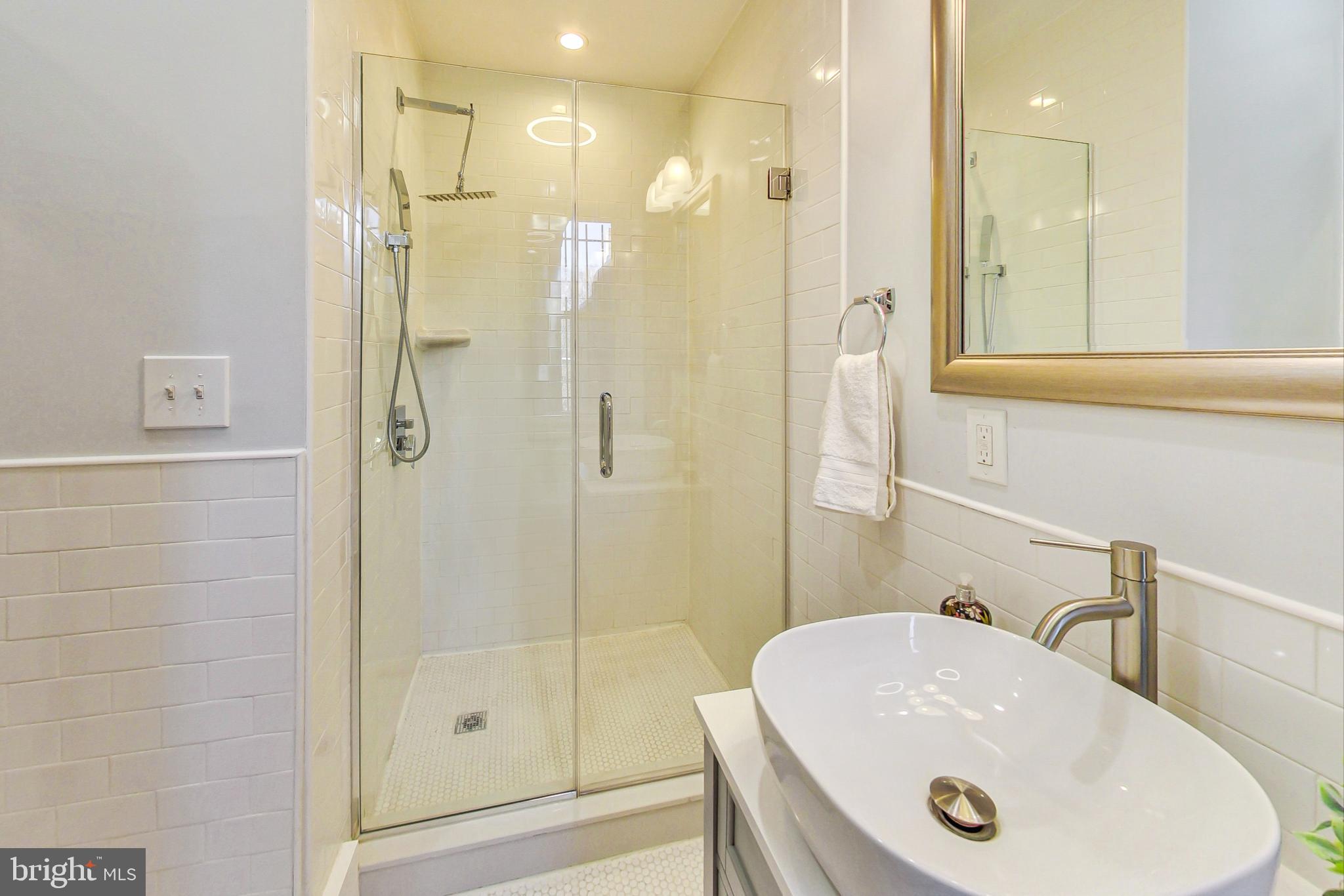 2119 1st Street Northwest Washington, DC 20001 - Photo 33 of 58 2nd floor front bath