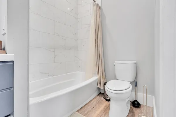a bathroom with a toilet and a bathtub