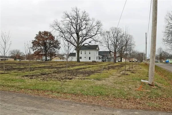 $30,000 | 500 Pennsylvania Avenue, East Lynne, MO 64743