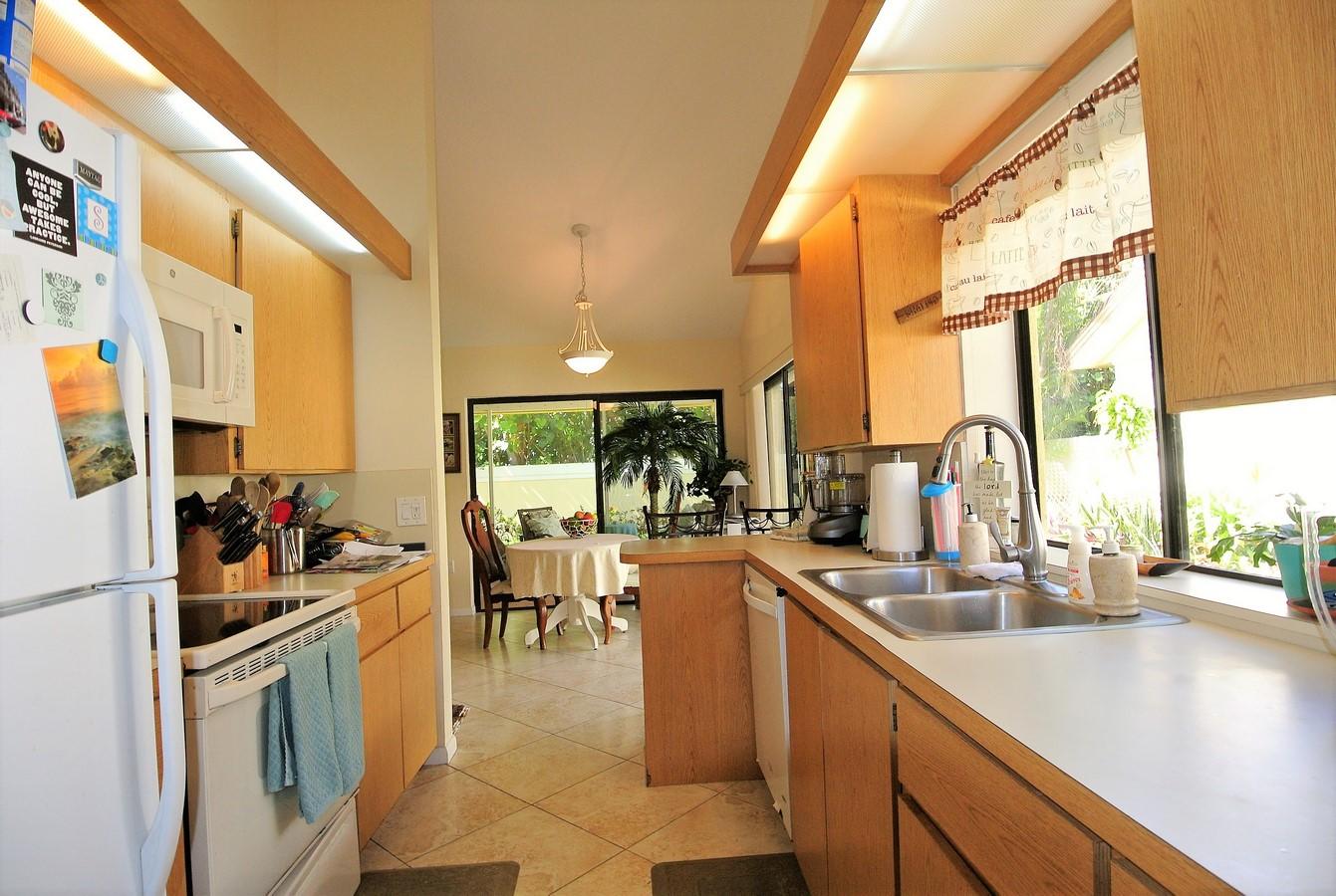 200 Ridge Road Jupiter, FL 33477 - Photo 5 of 18 a kitchen with lots of counter top space
