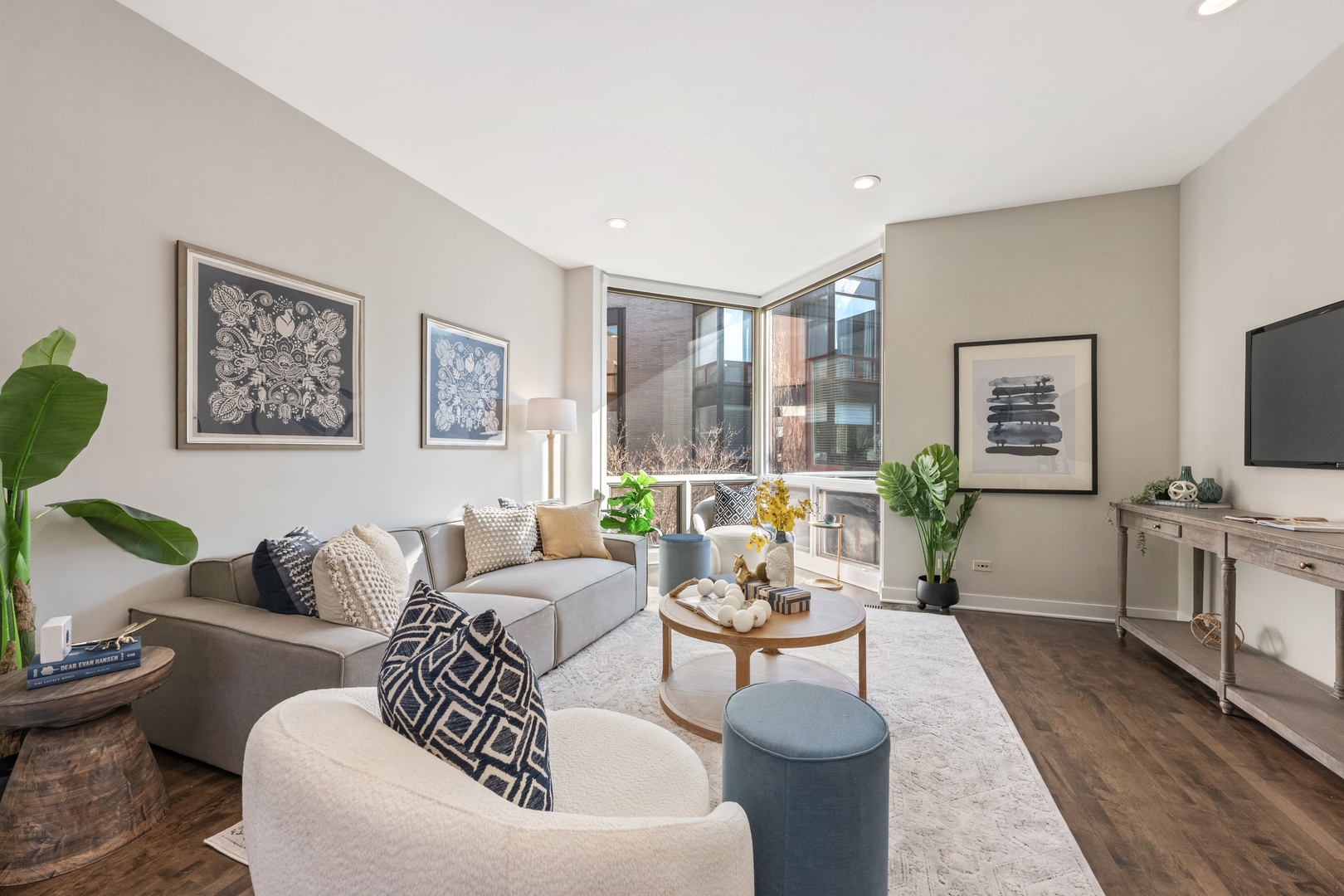 1236 West Cottage Place, Unit 1236 Chicago, IL 60607 - Photo 2 of 24 a living room with furniture and a flat screen tv