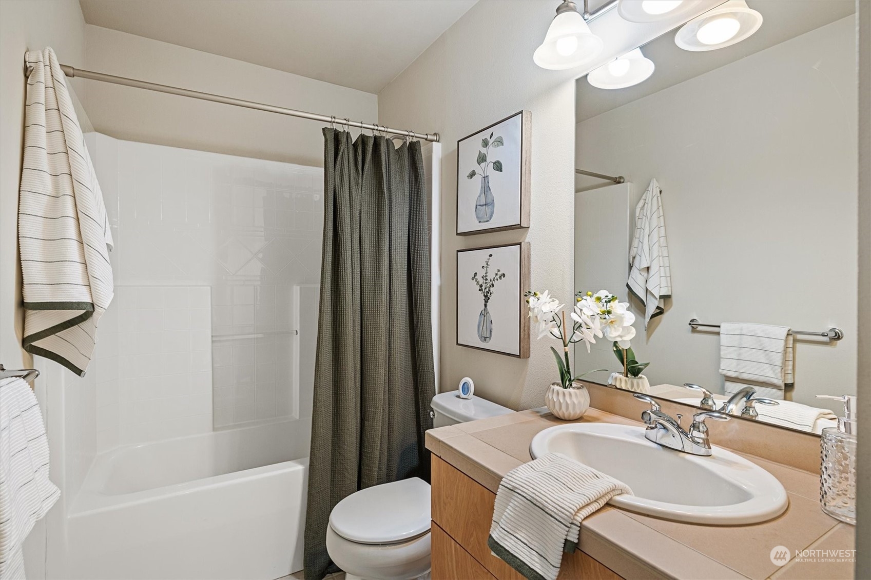 103 Sky Ridge Road Northwest Issaquah, WA 98027 - Photo 25 of 37 a bathroom with a sink toilet tub and shower