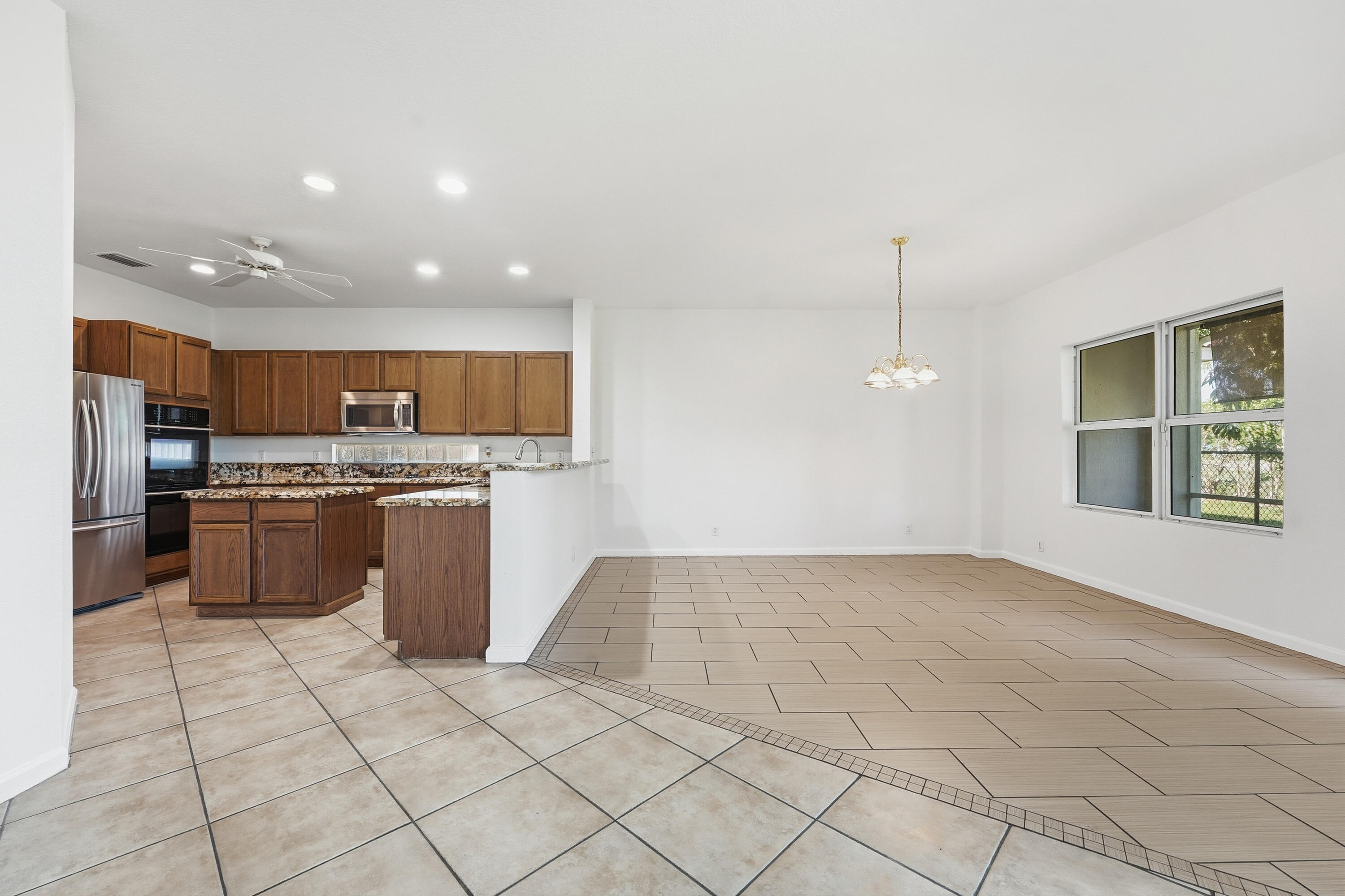 1275 Rose Gate Boulevard Riviera Beach, FL 33404 - Photo 8 of 45 08_dsc03339