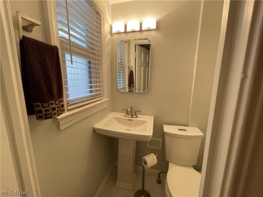 3925 Lansdale Road Cleveland, OH 44118 - Photo 12 of 25 Gallery Image 12