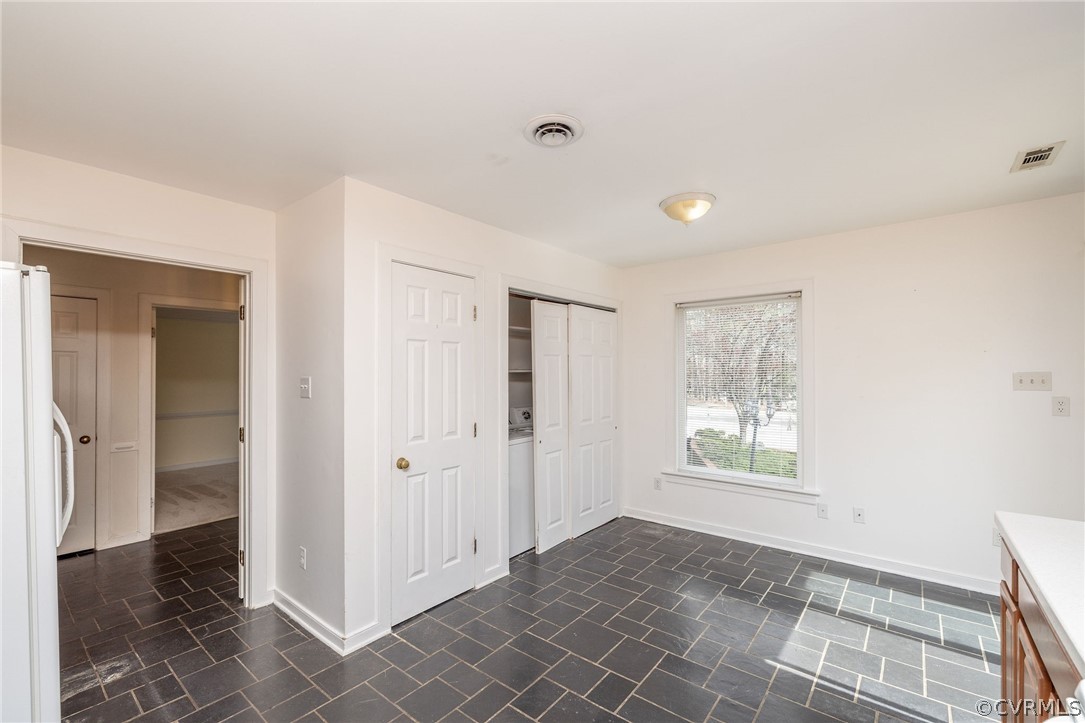 5722 Long Cove Road Midlothian, VA 23112 - Photo 5 of 28 a view of a big room with windows and closet