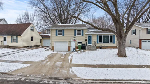 $225,000 | 215 North Hill Street, Marshall, MN 56258