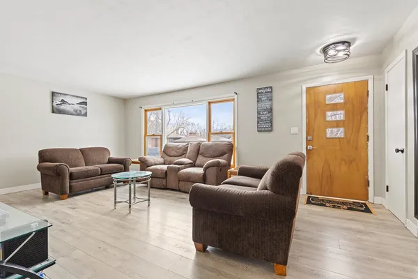 $225,000 | 215 North Hill Street, Marshall, MN 56258