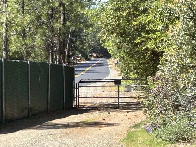 a view of a pathway of a house