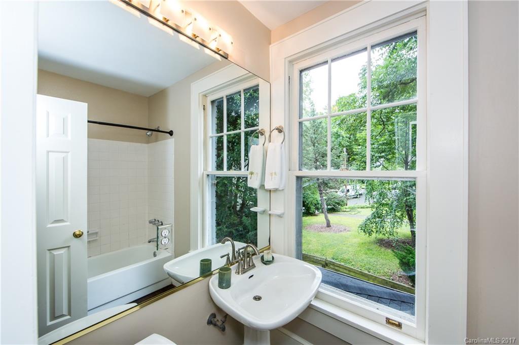 609 Queens Road, Unit B Charlotte, NC 28207 - Photo 16 of 24 Gallery Image 16