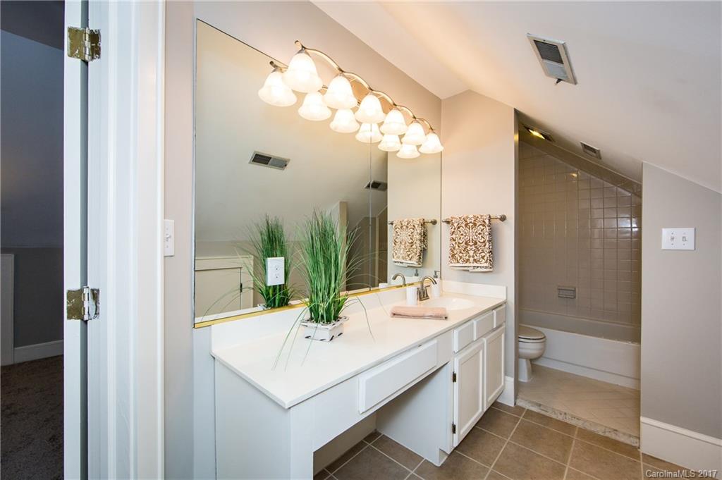 609 Queens Road, Unit B Charlotte, NC 28207 - Photo 18 of 24 Gallery Image 18