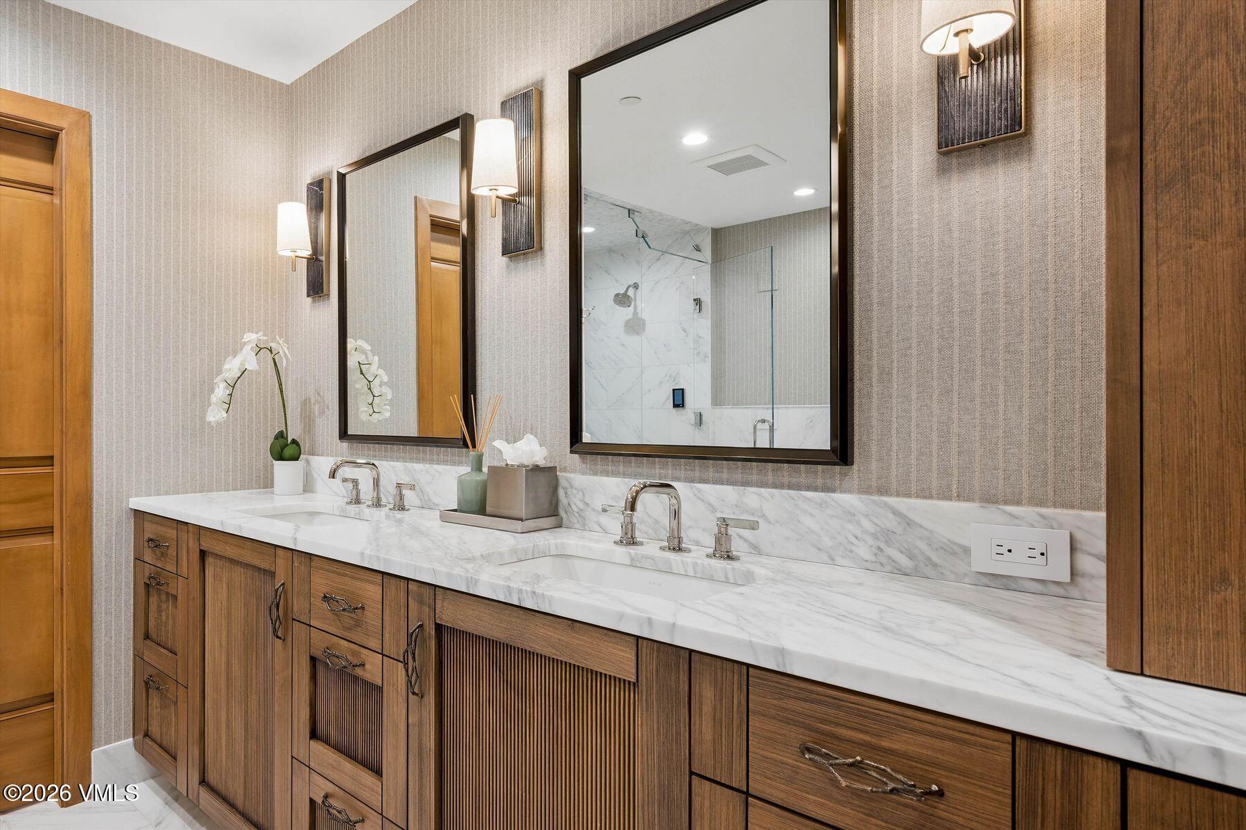434 South Frontage Road East, Unit 204 Vail, CO 81657 - Photo 24 of 53 Primary Bath