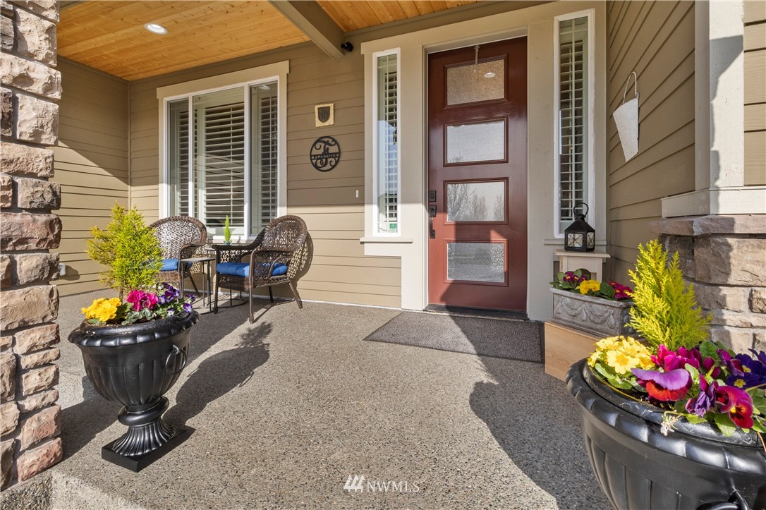 741 Voss Street Enumclaw, WA 98022 - Photo 2 of 34