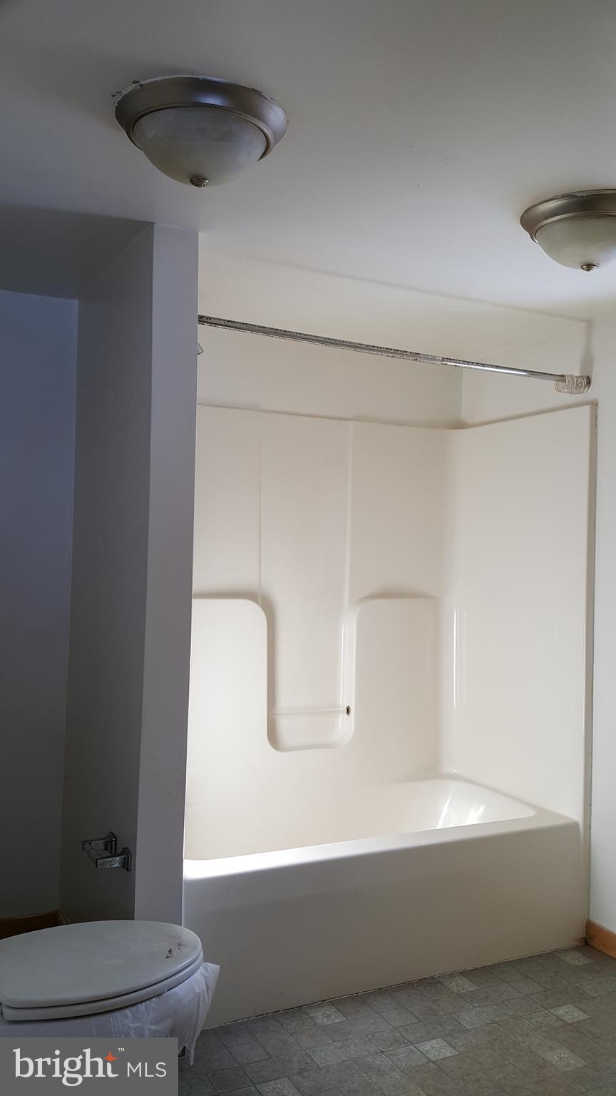 24581 Hells Delight Road Smithsburg, MD 21783 - Photo 19 of 22 a bathroom with a bathtub and a shower