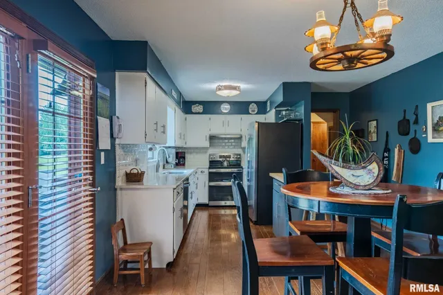 $339,000 | 285 Sally Holler Road, Harrisburg, IL 62946