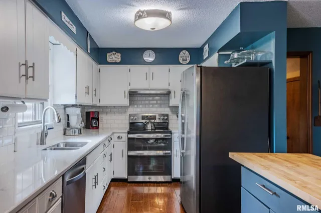 $339,000 | 285 Sally Holler Road, Harrisburg, IL 62946