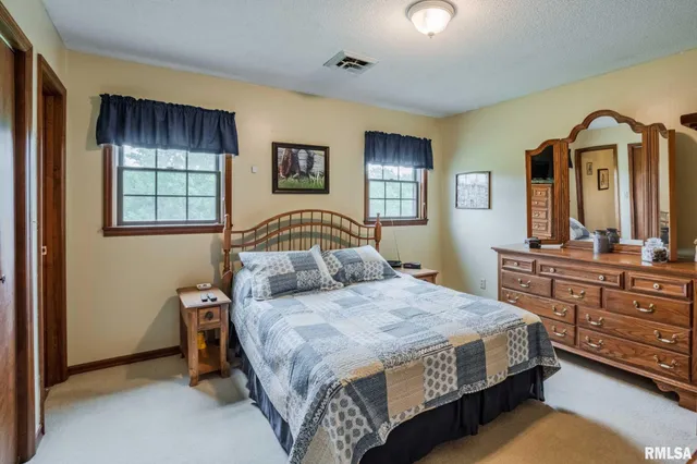 $339,000 | 285 Sally Holler Road, Harrisburg, IL 62946