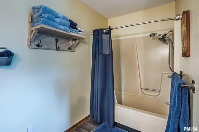 $339,000 | 285 Sally Holler Road, Harrisburg, IL 62946