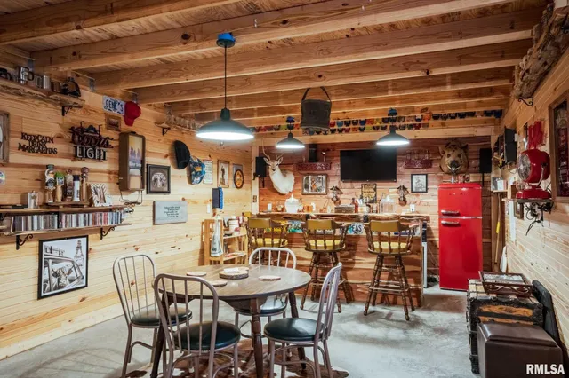 $339,000 | 285 Sally Holler Road, Harrisburg, IL 62946