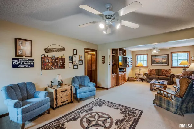 $339,000 | 285 Sally Holler Road, Harrisburg, IL 62946