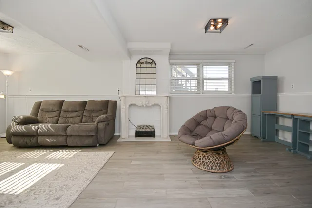 a en suite bathroom with a sink and a mirror