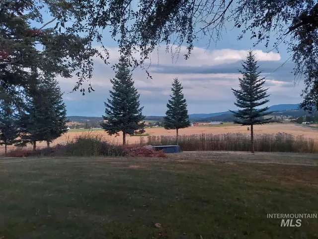 $455,000 | 1048 Reynolds Road, Princeton, ID 83857