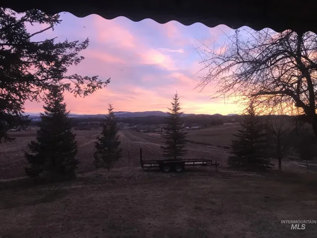 $455,000 | 1048 Reynolds Road, Princeton, ID 83857