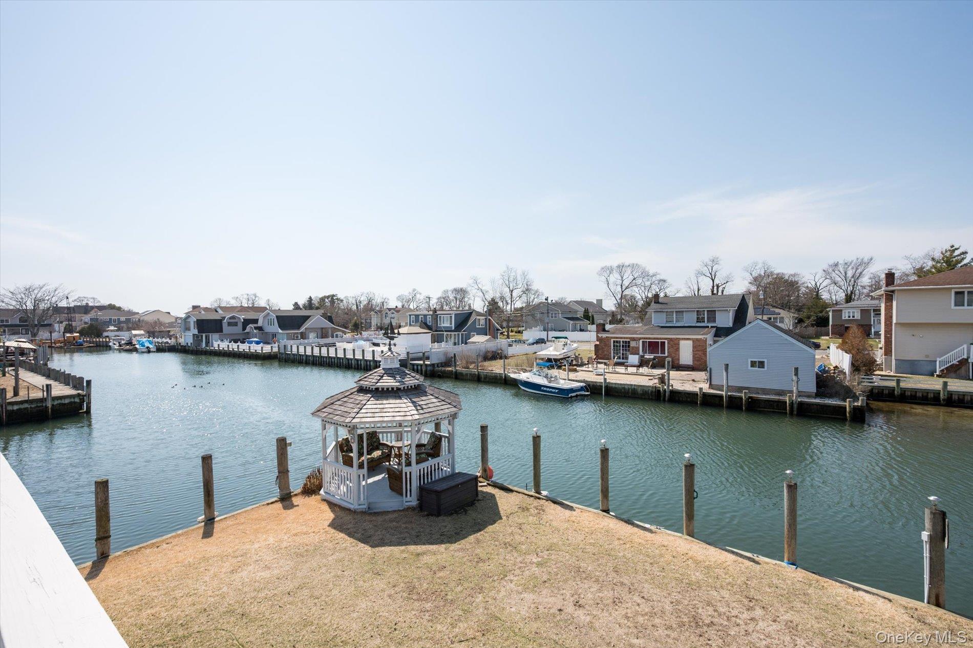 10 Delta Road Massapequa, NY 11758 - Photo 32 of 40