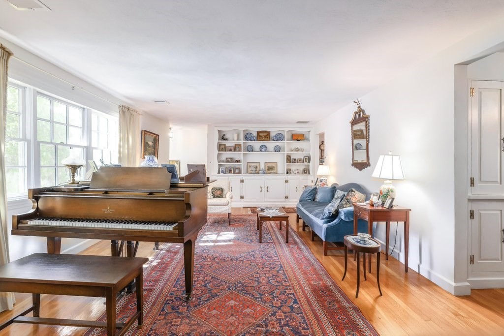 55 Kinnicutt Road Worcester, MA 01602 - Photo 4 of 30 Gallery Image 4