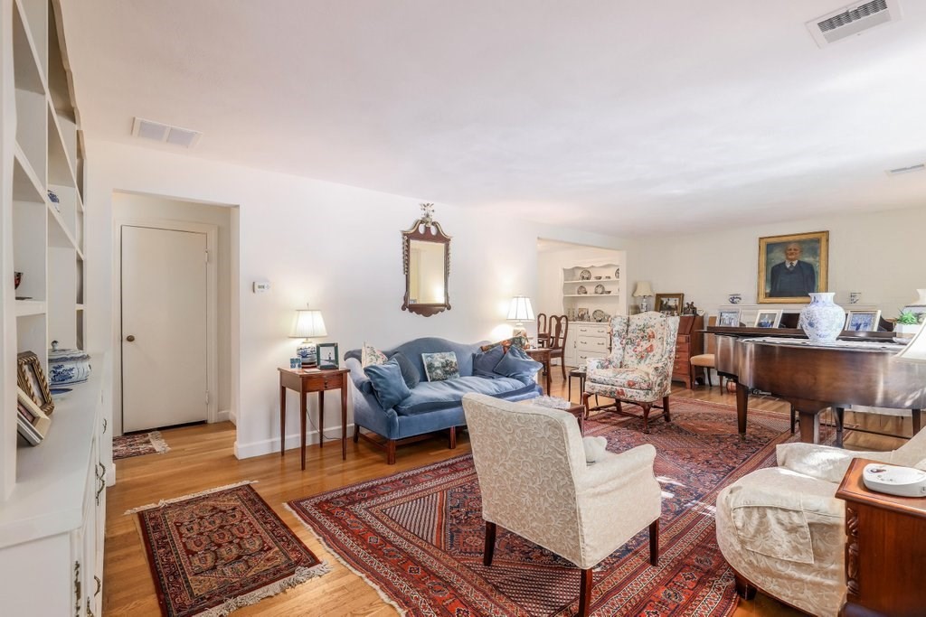 55 Kinnicutt Road Worcester, MA 01602 - Photo 5 of 30 Gallery Image 5