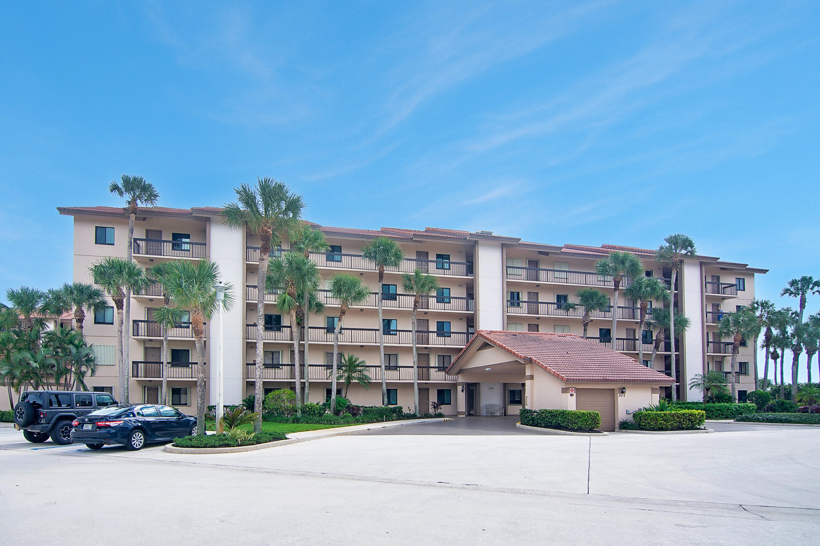 301 Ocean Bluffs Boulevard, Unit 102 Jupiter, FL 33477 - Photo 1 of 22 301 Ocean Bluffs Blv_102_001