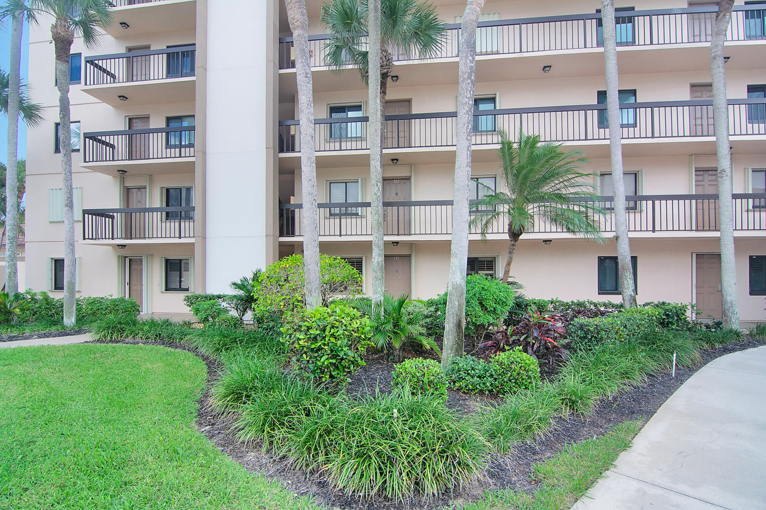 301 Ocean Bluffs Boulevard, Unit 102 Jupiter, FL 33477 - Photo 21 of 22 301 Ocean Bluffs Blv_102_002