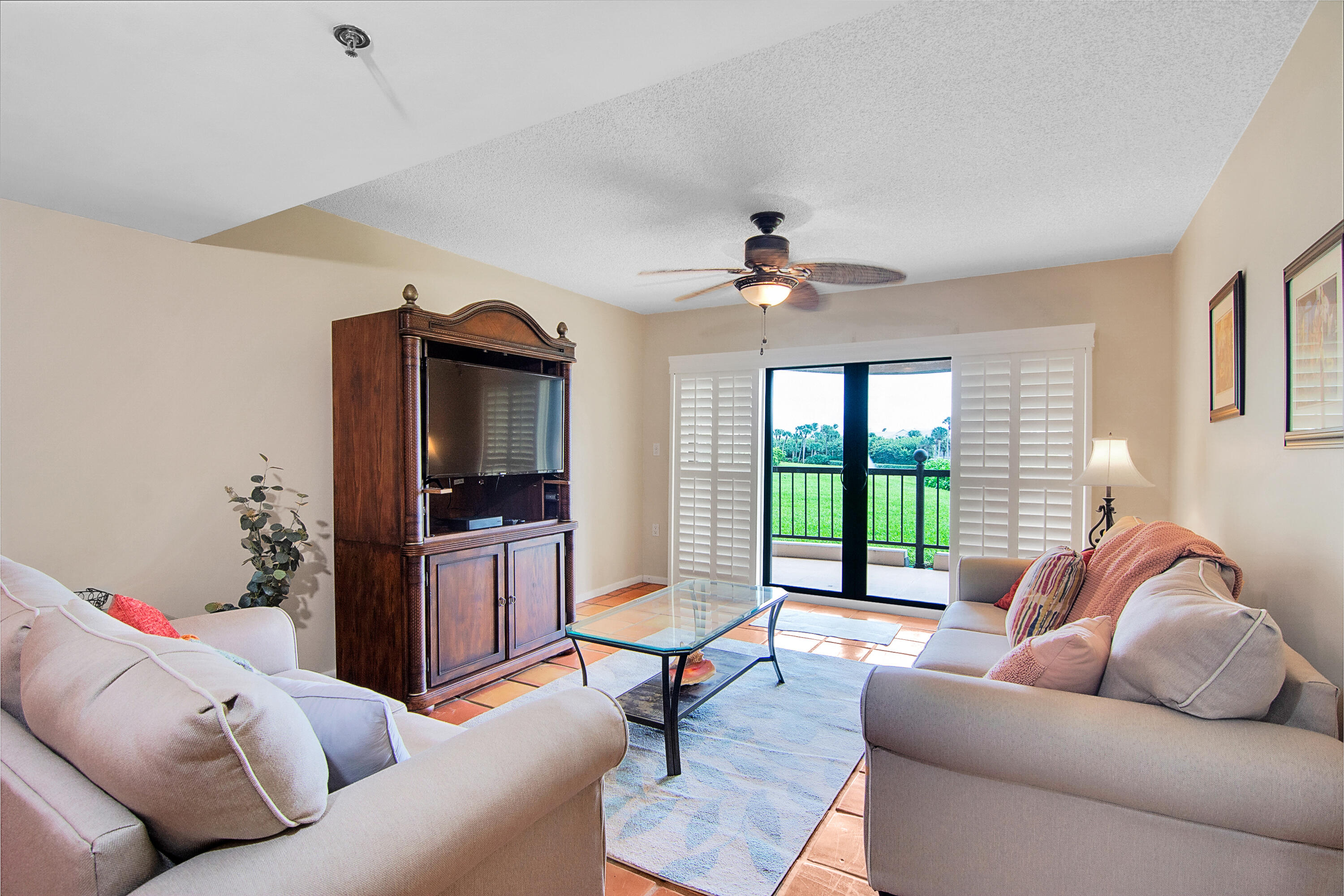 301 Ocean Bluffs Boulevard, Unit 102 Jupiter, FL 33477 - Photo 7 of 22 301 Ocean Bluffs Blv_102_008