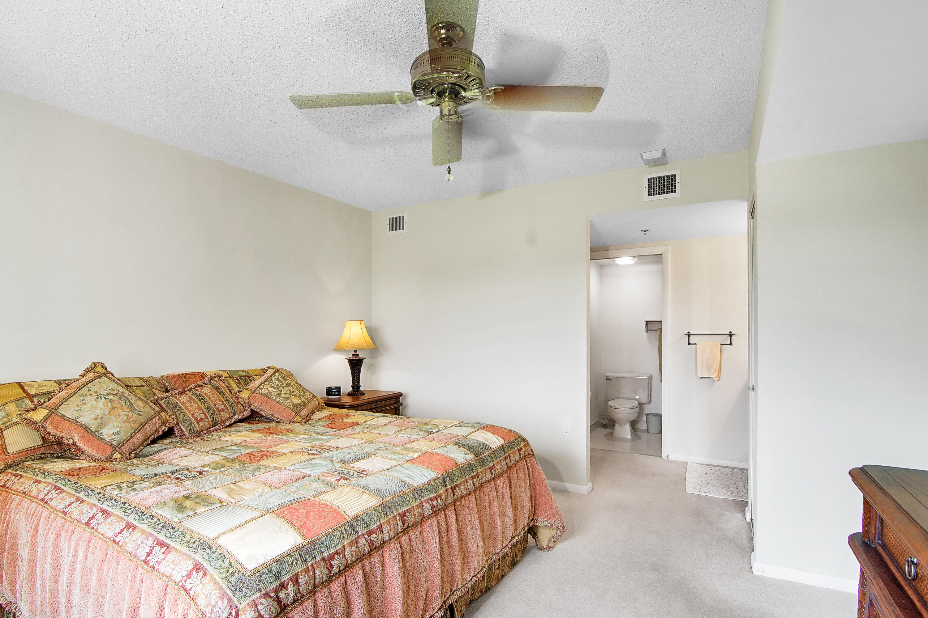301 Ocean Bluffs Boulevard, Unit 102 Jupiter, FL 33477 - Photo 10 of 22 301 Ocean Bluffs Blv_102_011