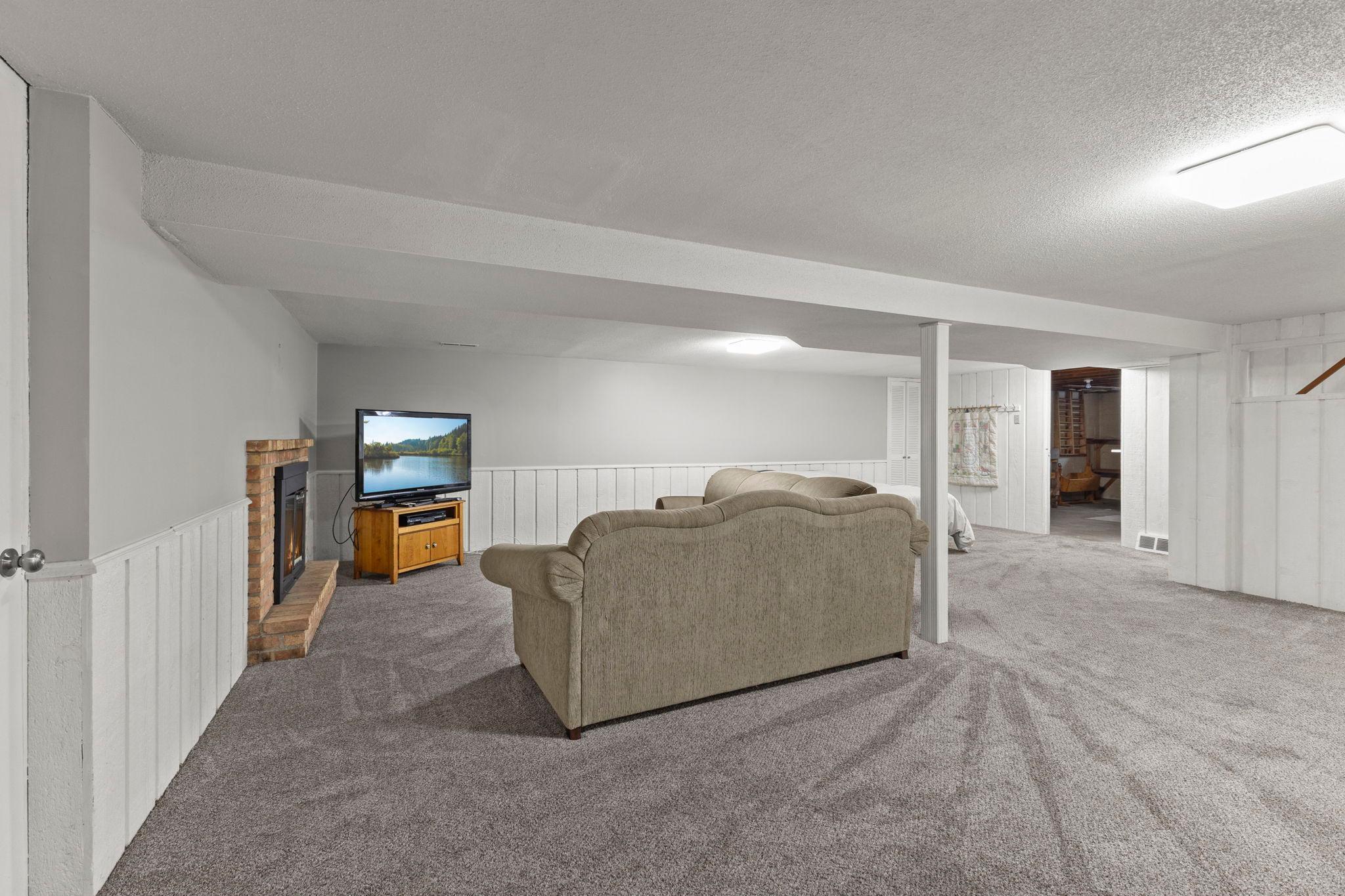 9725 Queen Road Bloomington, MN 55431 - Photo 20 of 27 Gallery Image 20