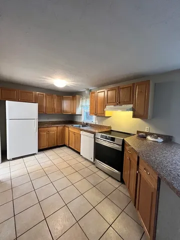 $3,650 | 36 Mt Pleasant Street, Unit 4, Plymouth, MA 02360