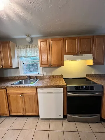 $3,650 | 36 Mt Pleasant Street, Unit 4, Plymouth, MA 02360