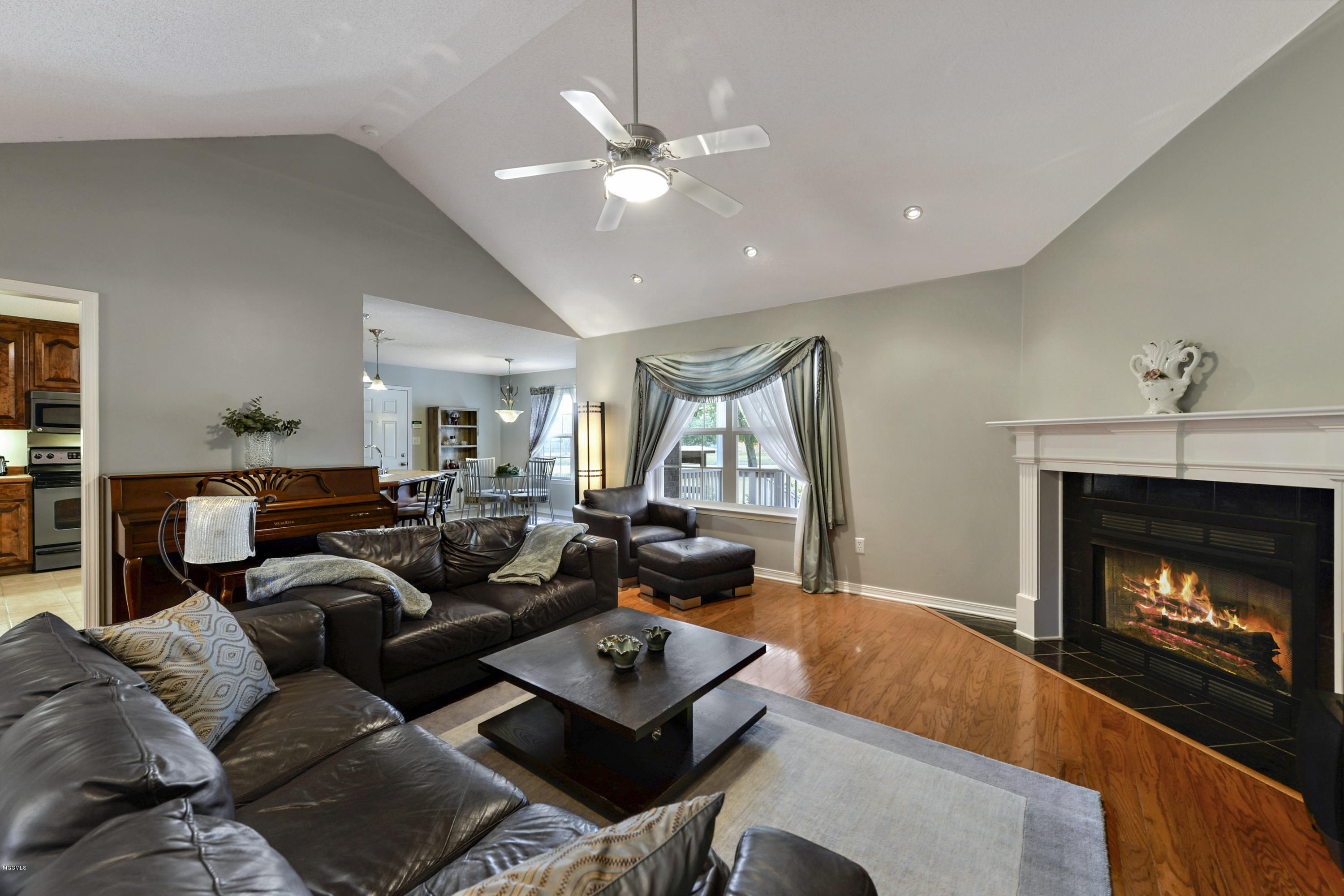 7801 Joe Fountain Road Ocean Springs, MS 39564 - Photo 5 of 48 005