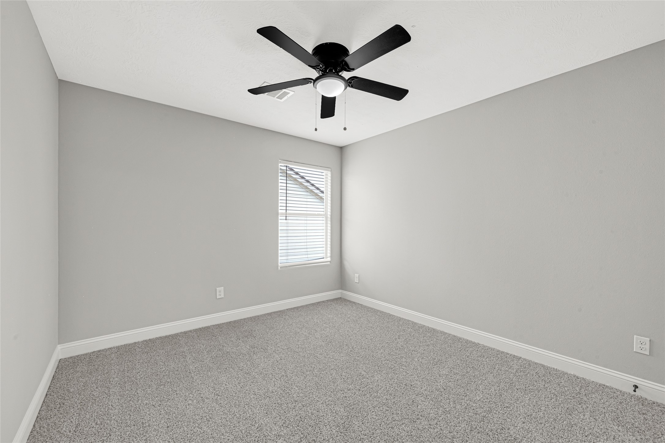 10406 Bentondale Lane Houston, TX 77075 - Photo 24 of 27 an empty room with ceiling fan and window