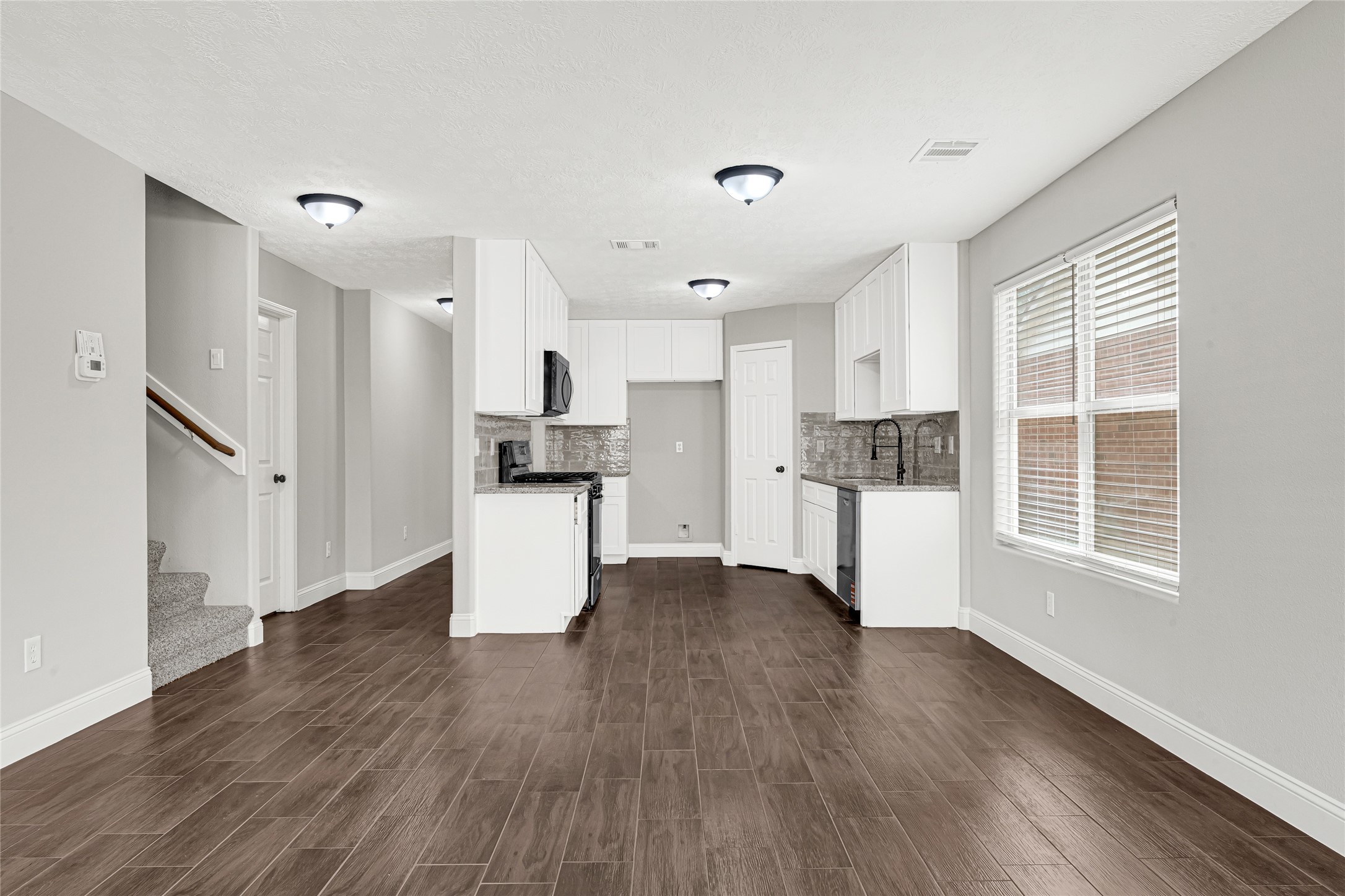 10406 Bentondale Lane Houston, TX 77075 - Photo 9 of 27