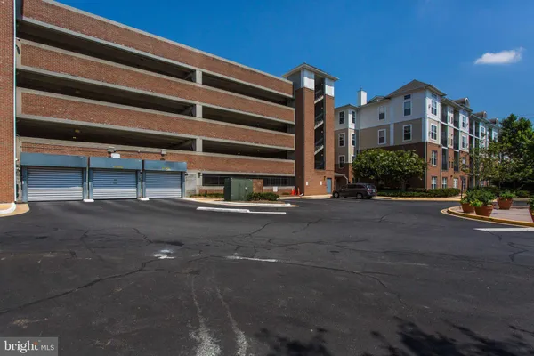 $1,900 | 3810 Lightfoot Street, Unit 308, Chantilly, VA 20151